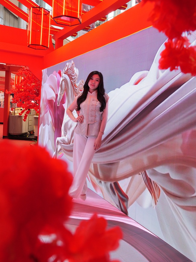 Luminous Spring di PIK Avenue Hadirkan Path of Light