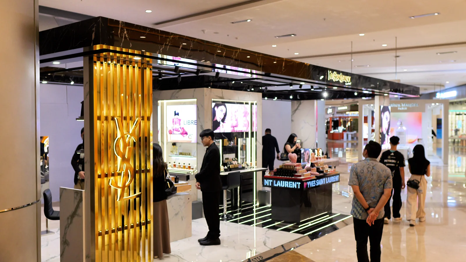 Très Chic! Discover the World of YSL Beauty • PIK Avenue Très Chic! Discover the World of YSL Beauty • PIK Avenue